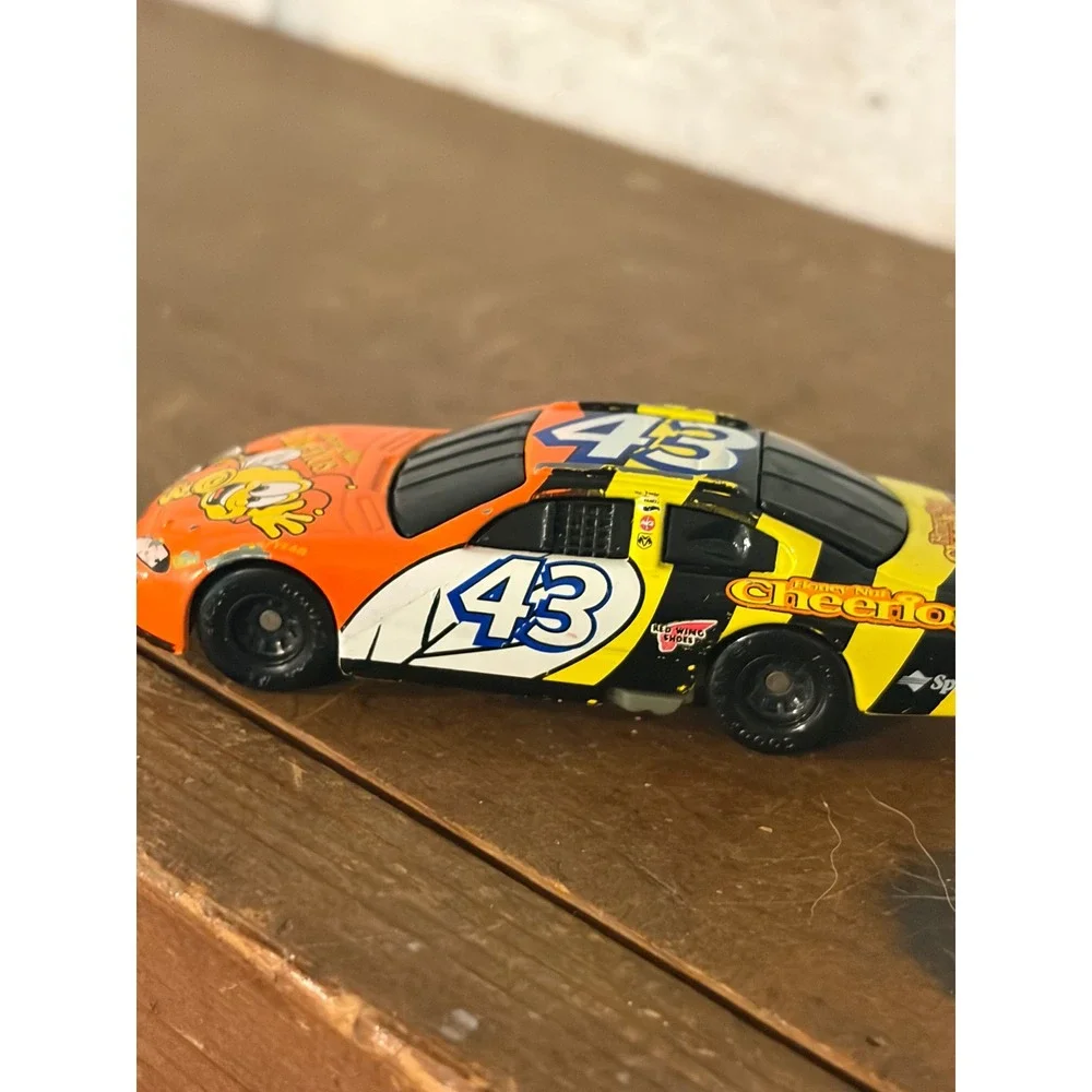 2001 John Andretti #43 Honey Nut Cheerios Dodge R/T 1:64 NASCAR Die cast Car